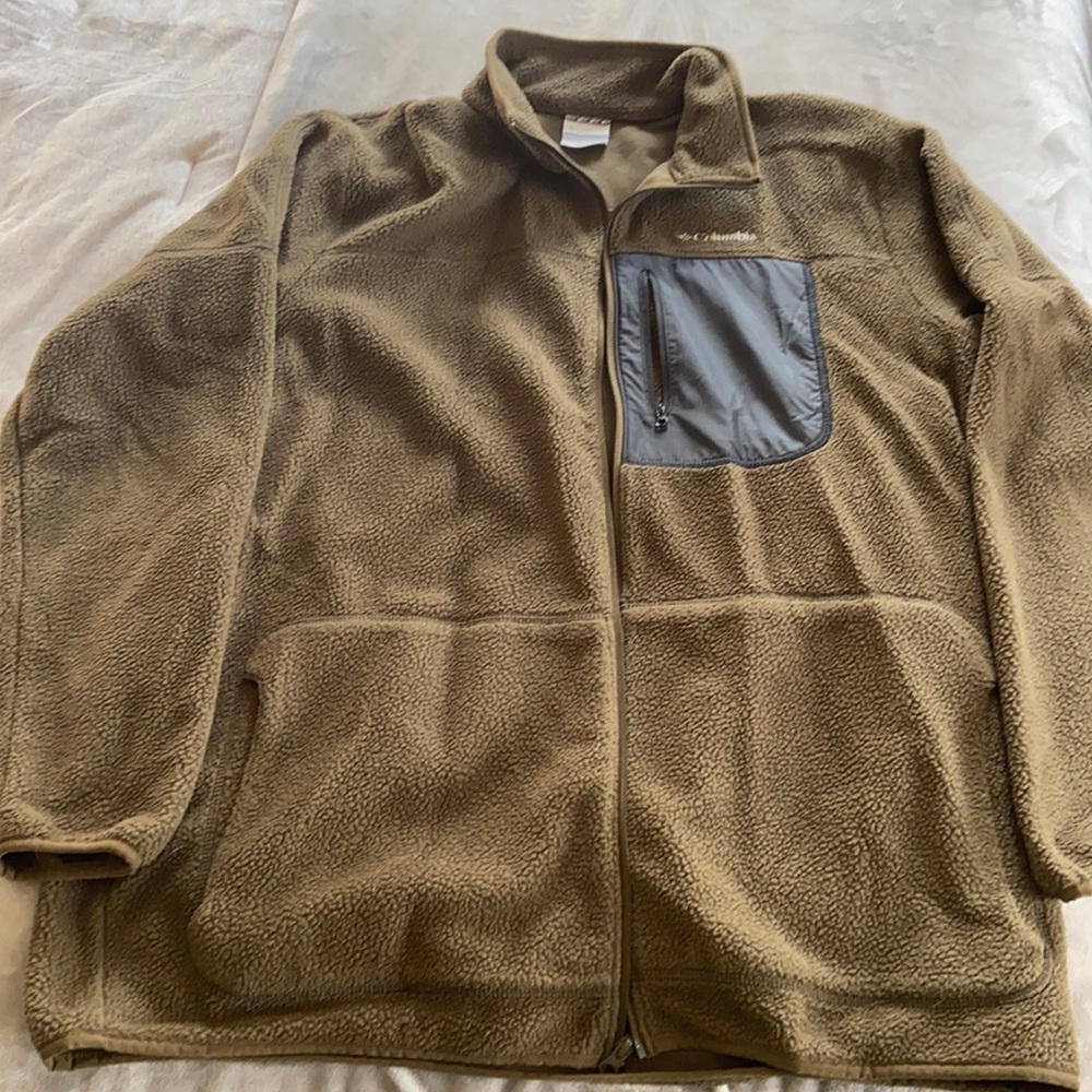 Men’s Columbia olive/army green fleece sweatshirt! Size XL tall.